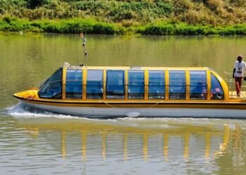 وادی کے پہاڑی علاقوں میں تازہ برف  باری ، میدانی علاقوں میں تیز آندھی