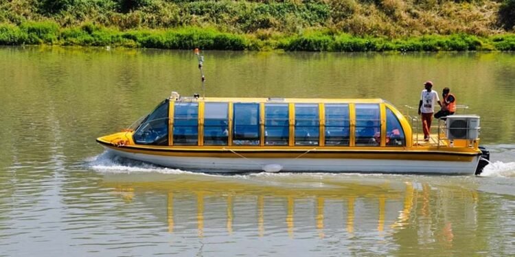 وادی کے پہاڑی علاقوں میں تازہ برف  باری ، میدانی علاقوں میں تیز آندھی